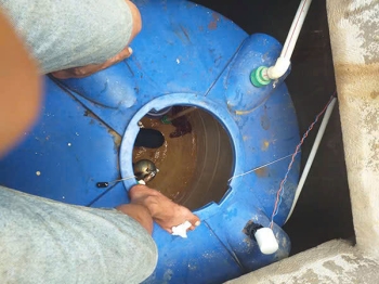 Thau rửa vệ sinh bể nước bồn bồn nước