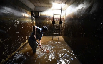 Thau rửa vệ sinh bể nước bồn bồn nước